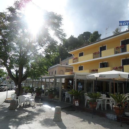 Hotel Il Porto Casal Velino Extérieur photo