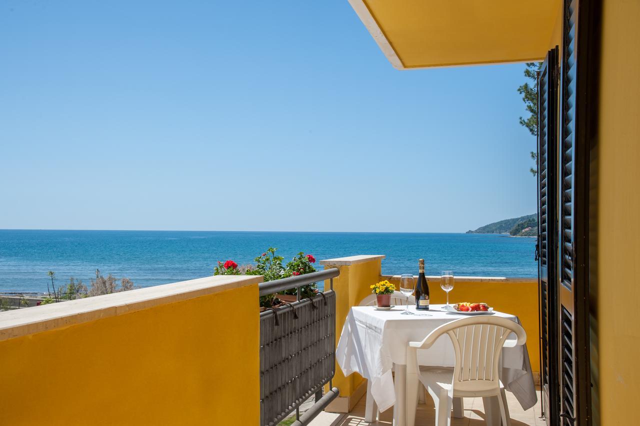 Hotel Il Porto Casal Velino Extérieur photo
